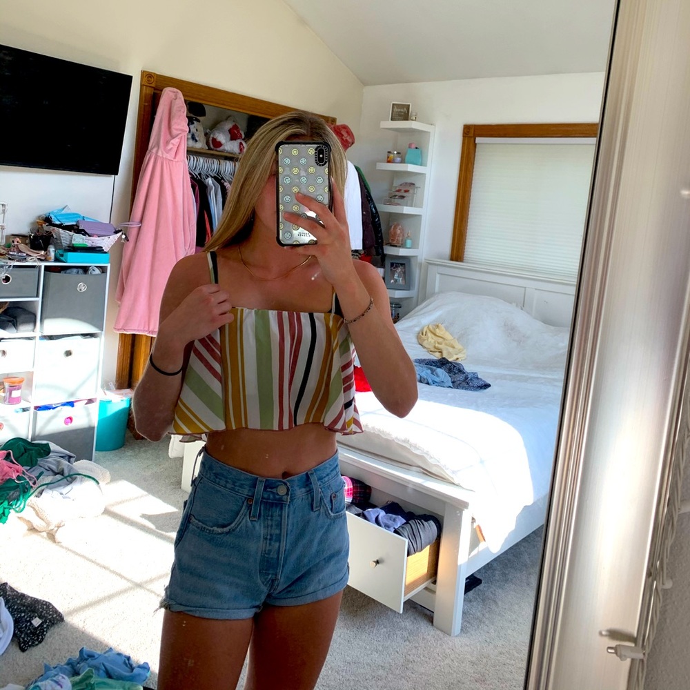 Cropped flowed tank